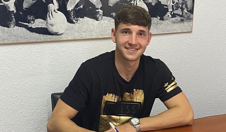 Gian Nardelli firmó su primer contrato en Colón de Santa Fe
