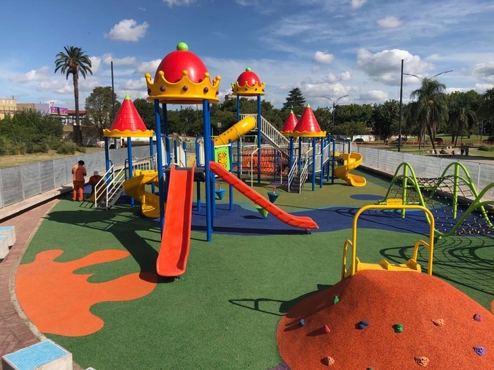 Prohibirán fumar en las plazas de Reconquista