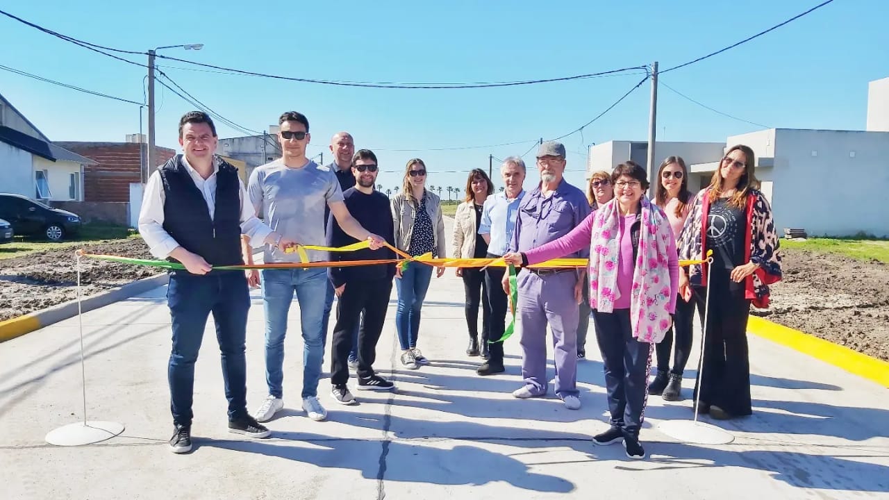 Inauguraron una nueva cuadra de pavimento en Malabrigo