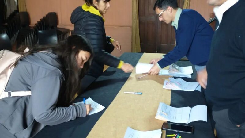 SERVICIOS | Entregan becas a estudiantes de Romang