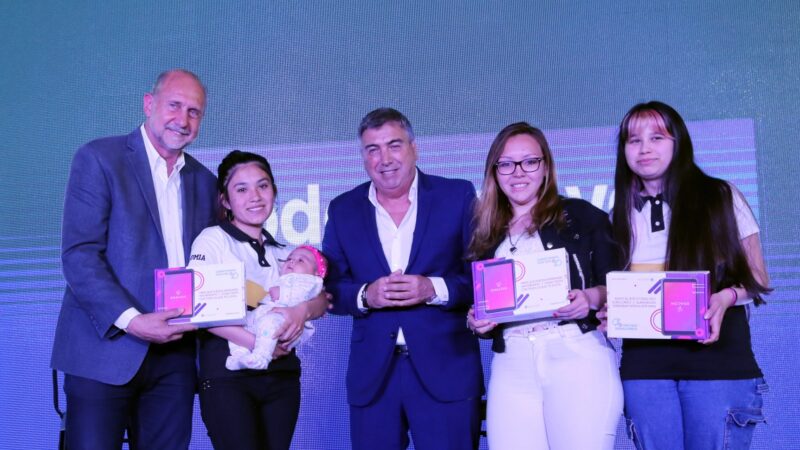 Provincia y Nación comenzaron con la entrega de más de 5.000 tablets en Santa Fe