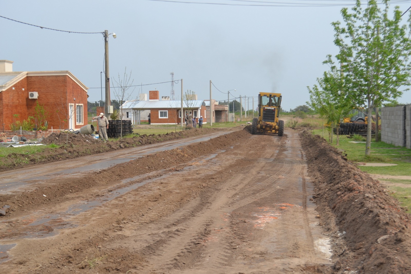 Romang | Preparan suelo para construir cordón cuneta en Barrio Norte