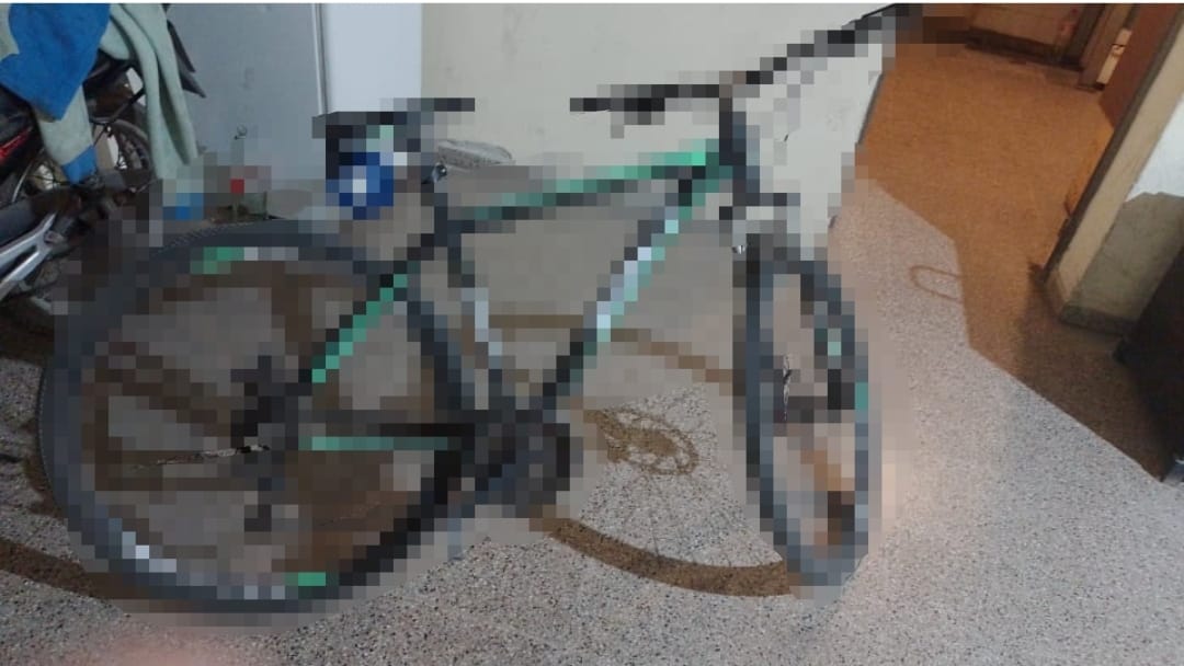 ¡Insólito! Una mujer encontró una bicicleta ajena en su casa