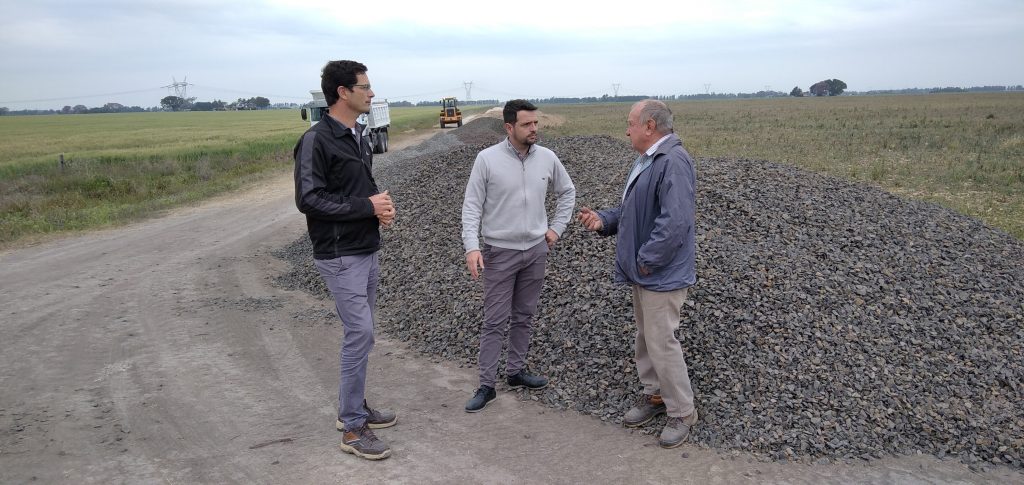 Avellaneda mejora la transitabilidad de caminos rurales