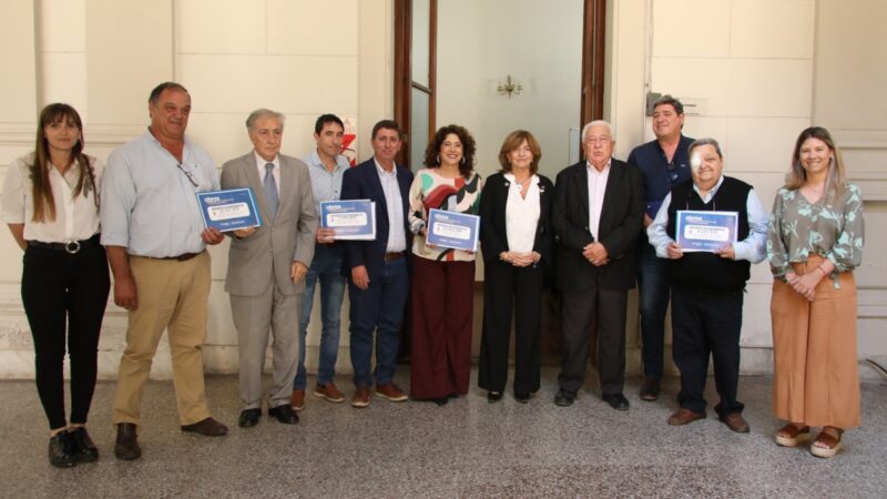 La provincia entregó mas de $ 40 millones para obras en Vera, Villa Minetti, Sa Pereira y María Luisa