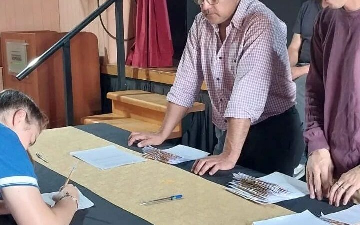 Entregan becas a estudiantes de Romang