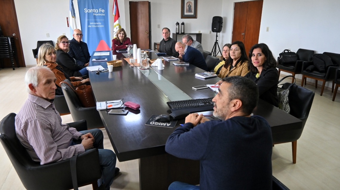El Ministerio de Educación mantuvo un encuentro de la paritaria técnica con gremios docentes
