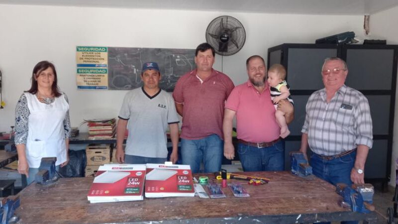 La Escuela 6112 recibió una donación para carpintería