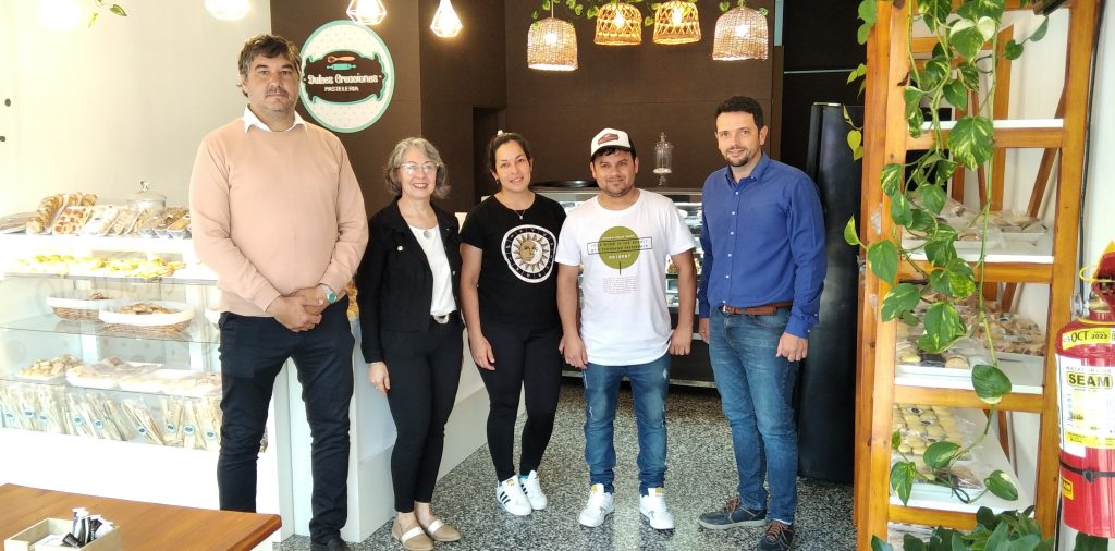 Avellaneda felicita a los dueños de las nuevas panaderías y cafeterías