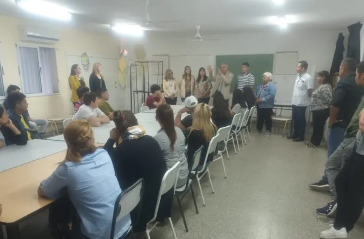 Nueva escuela secundaria para adultos en barrio La Loma