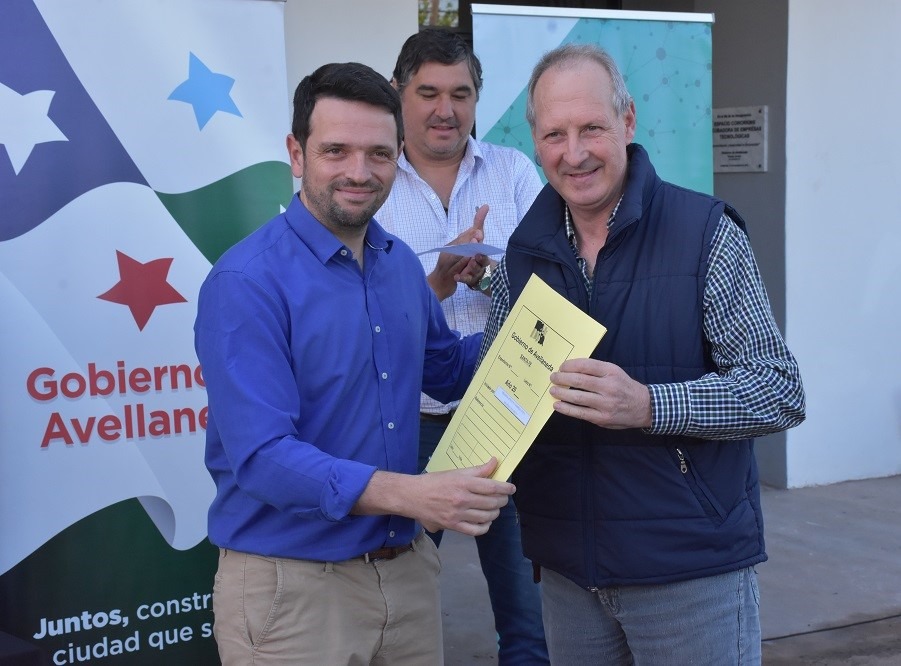 Entregan microcréditos del Programa Banco Solidario