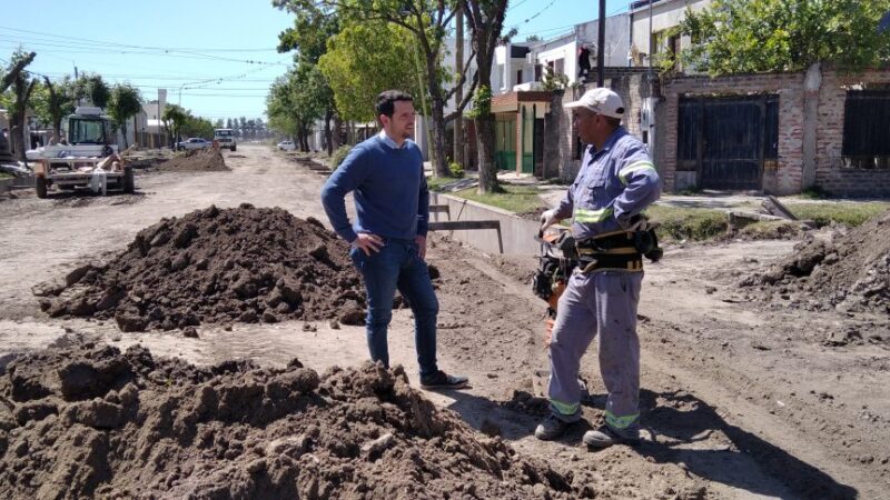 Avanza el pavimento en Barrio Libertad de Avellaneda
