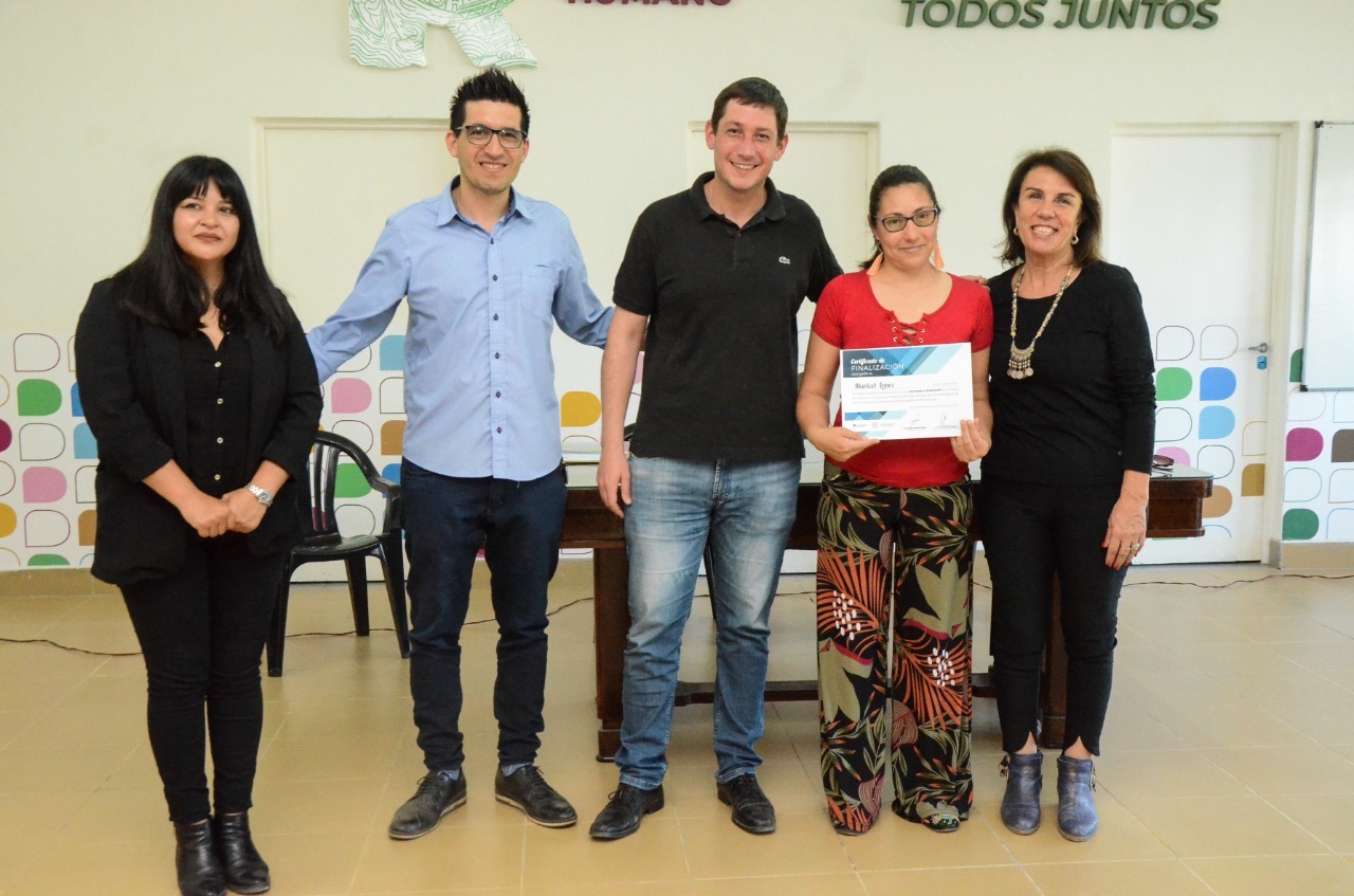 Aprender a emprender cerró un ciclo con entrega de certificados