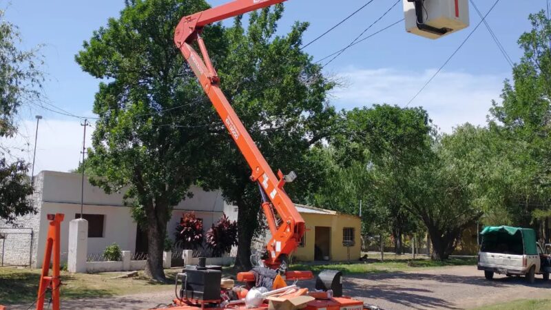 Recambio de luminarias en calles de Romang