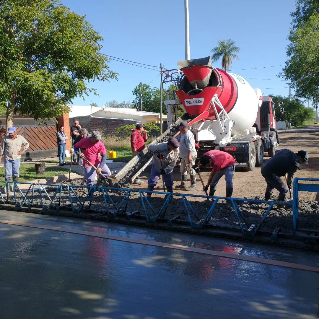 Avanza el pavimento urbano en Romang