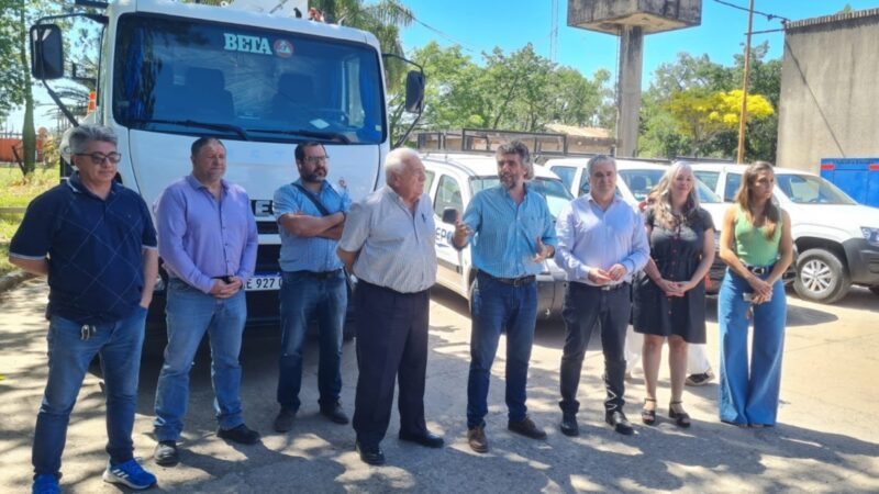 La EPE entregó movilidades para la atención del servicio eléctrico en la Sucursal Reconquista