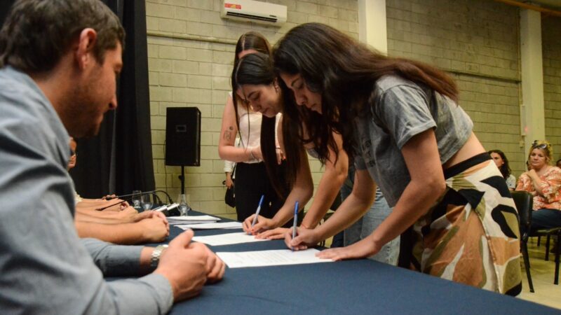 Reconquista entregó becas a estudiantes del nivel superior