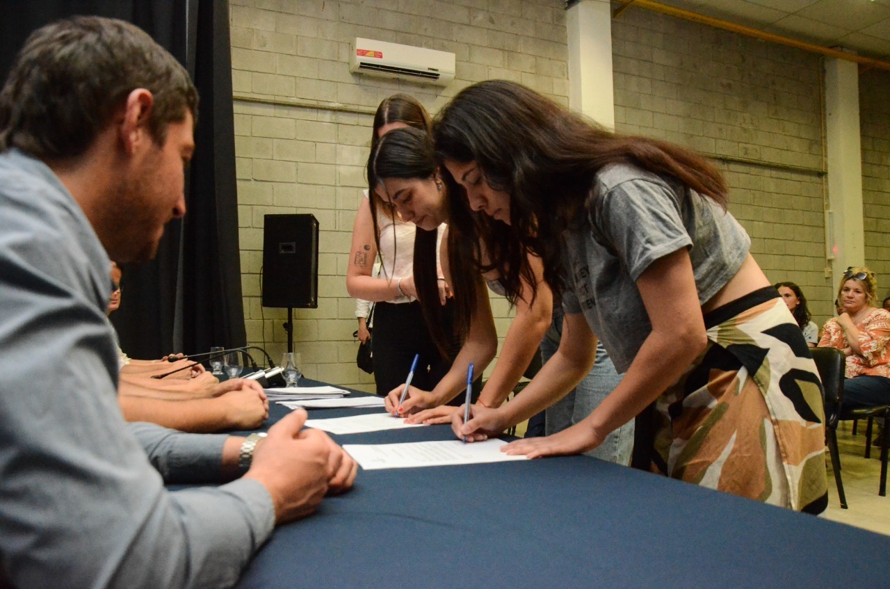 Reconquista entregó becas a estudiantes del nivel superior