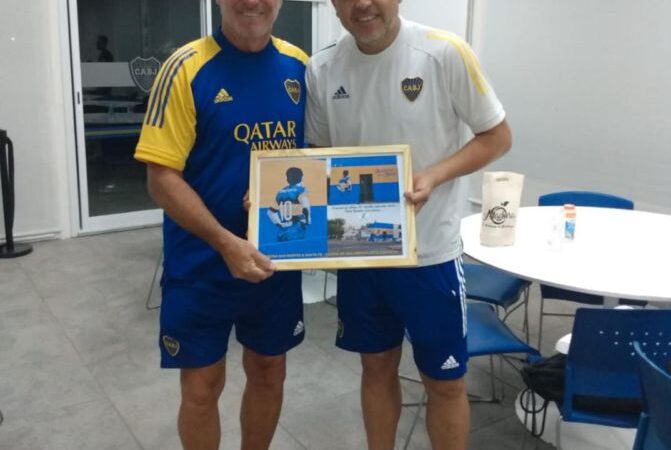 Riquelme recibió el cuadro de la Esquina Boquense de Malabrigo