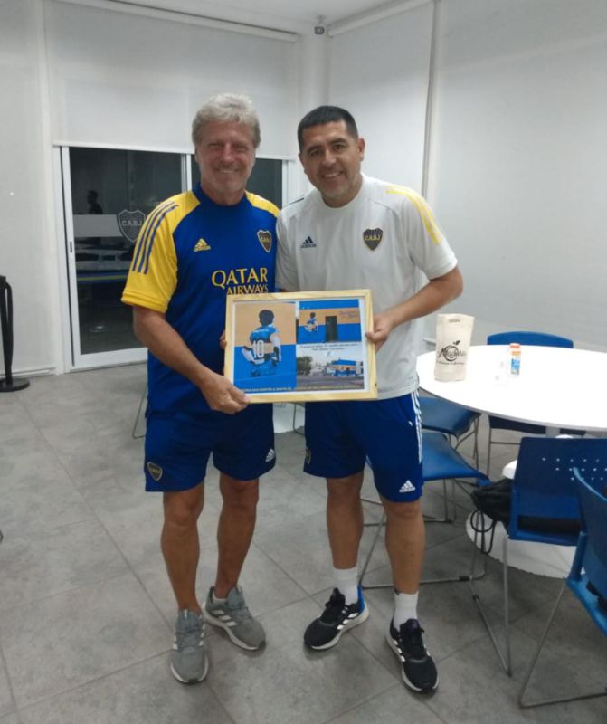 Riquelme recibió el cuadro de la Esquina Boquense de Malabrigo
