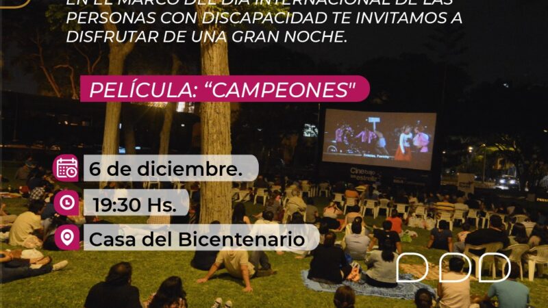 Cine al aire libre en la casa del Bicentenario