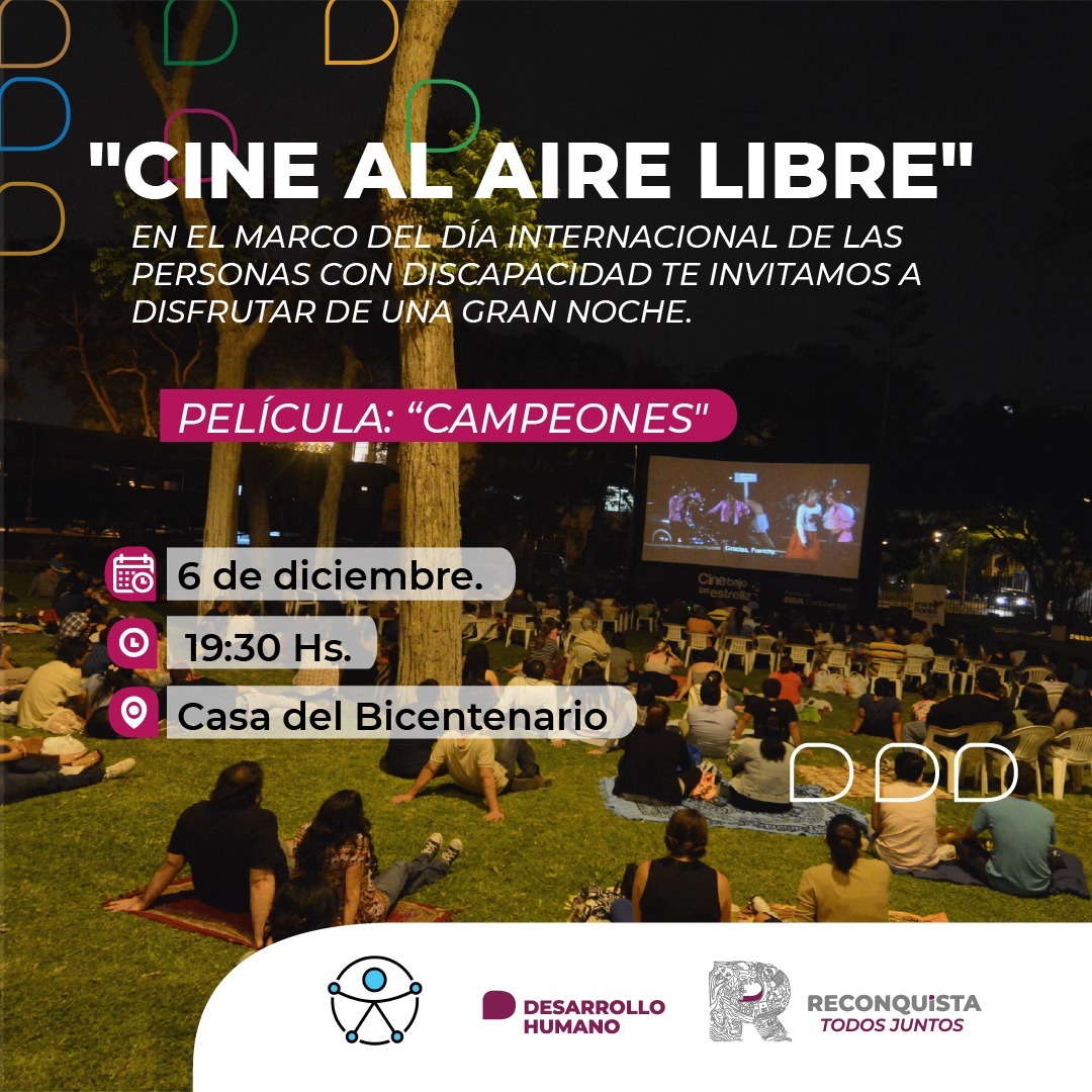 Cine al aire libre en la casa del Bicentenario
