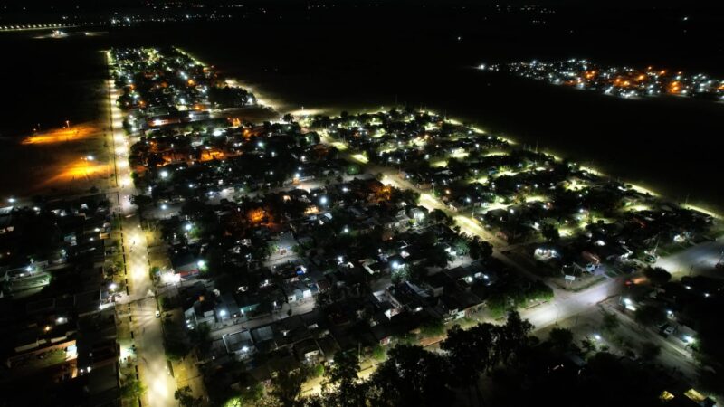 Vallejos inauguró la iluminación de barrio Virgen de Guadalupe