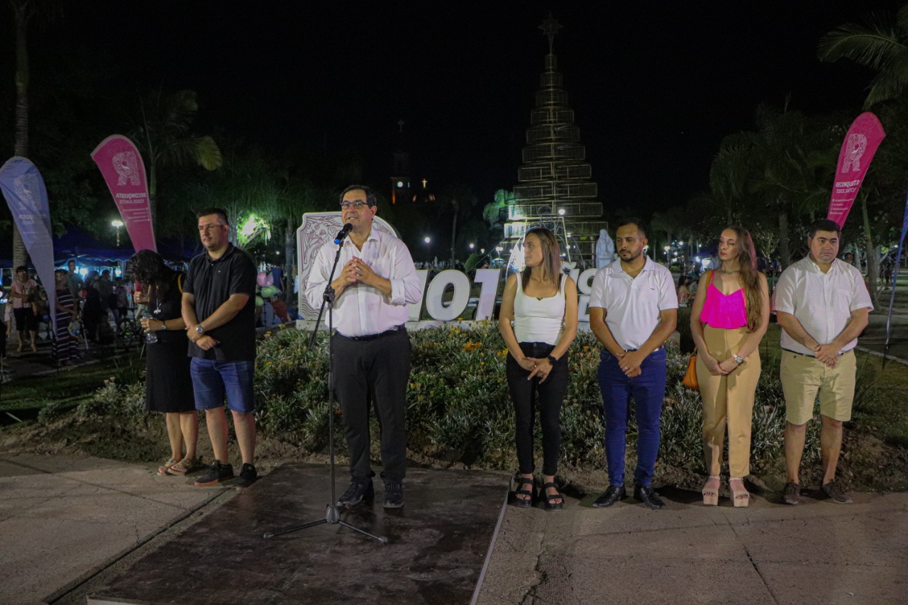 Reconquista encendió el árbol de navidad