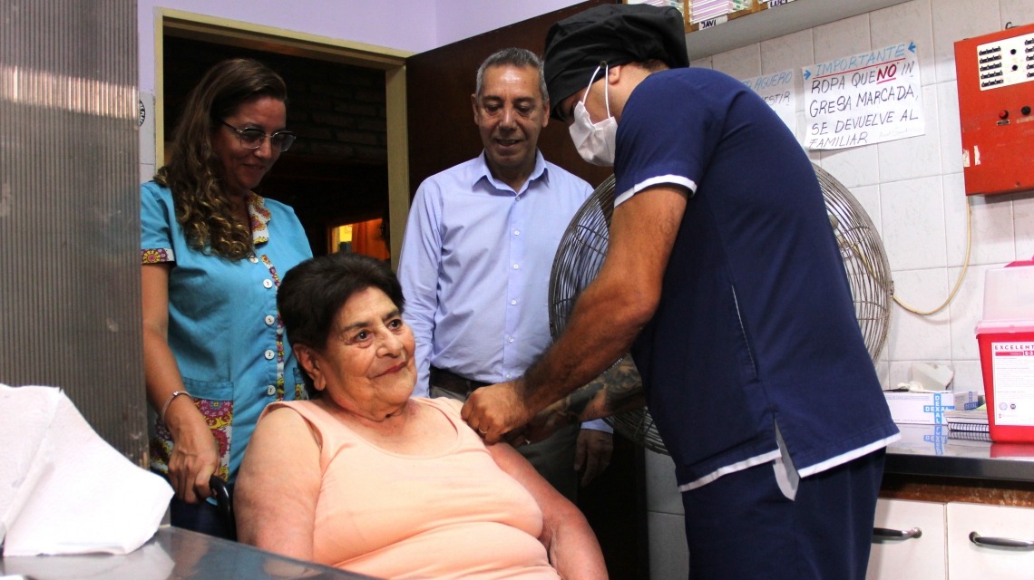 Covid-19: Comenzó el operativo de vacunación con 5tas dosis en geriátricos de la provincia