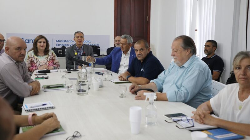La provincia se reunió con gremios de la administración central y sindicatos docentes