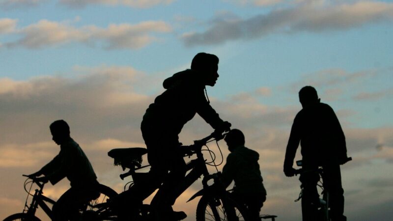 El gesto de adoptar: convocan a familias adoptivas para adolescentes desde el RUAGA