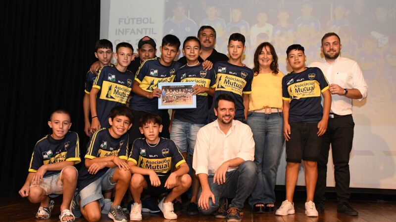Avellaneda homenajeó a deportistas  e instituciones