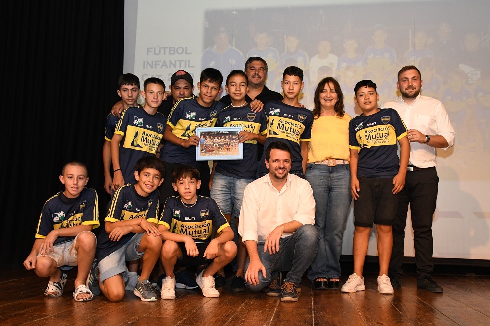 Avellaneda homenajeó a deportistas  e instituciones