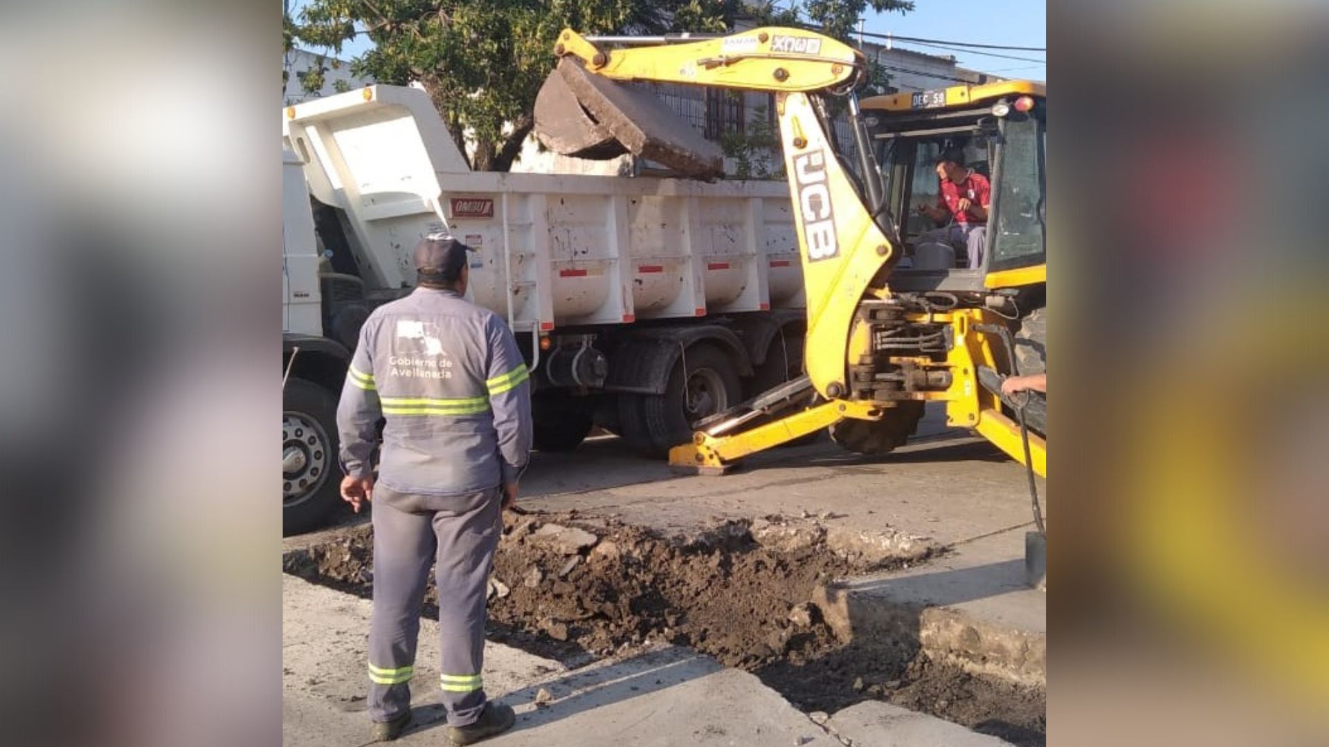 Realizan tareas de descompresión y reparación del pavimento