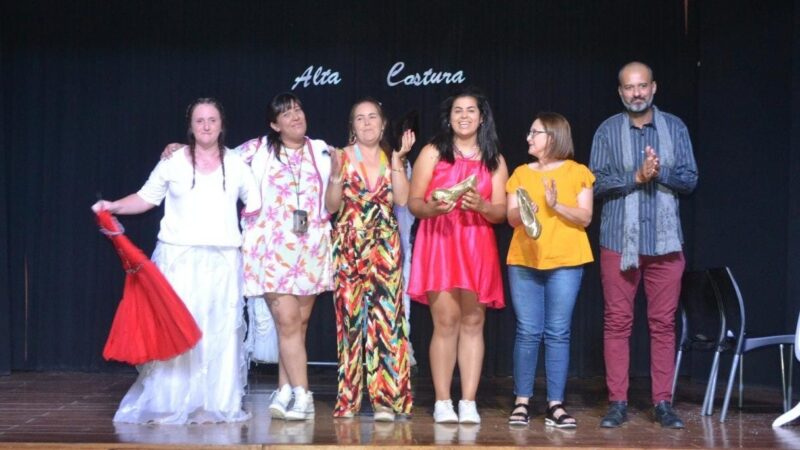 El taller de teatro municipal presentó «SÍ… ACEPTO?»