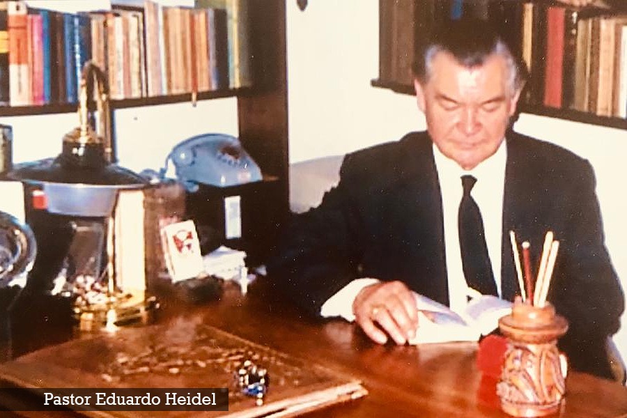 ¿ Qué documentos encontraron en un templo de Romang?