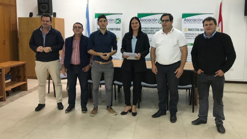 Campo | Entregaron aportes a productores apícolas del norte