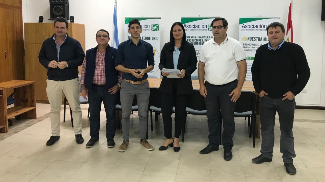 Campo | Entregaron aportes a productores apícolas del norte