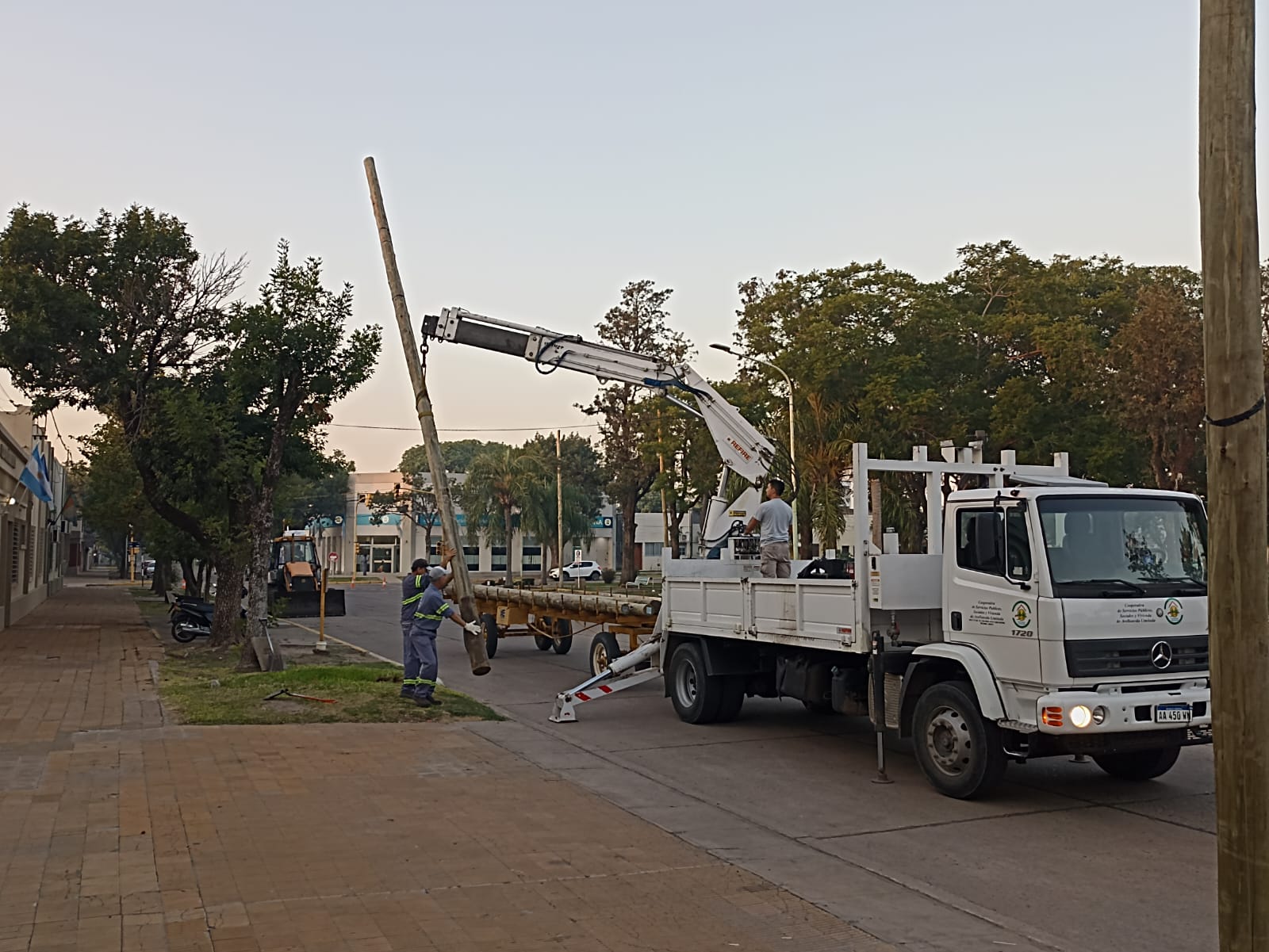 Avellaneda | Cortan calles para retirar adornos navideños