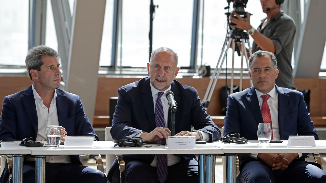 Perotti firmó convenio con CFI para potenciar recursos hídricos
