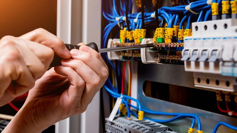 Educación| Inscriben para curso gratuito de electricidad industrial