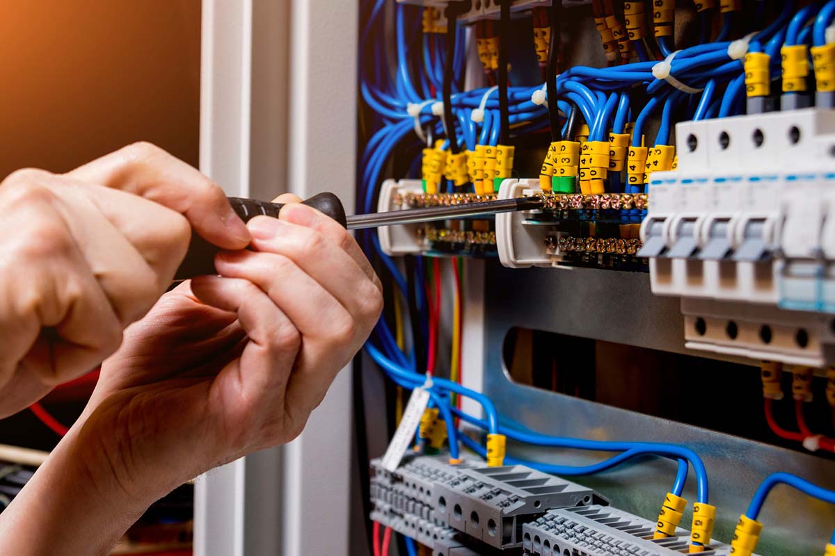Educación| Inscriben para curso gratuito de electricidad industrial