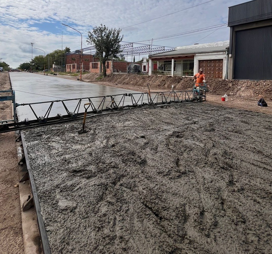Reconquista| Avanza la pavimentación de Calle 47
