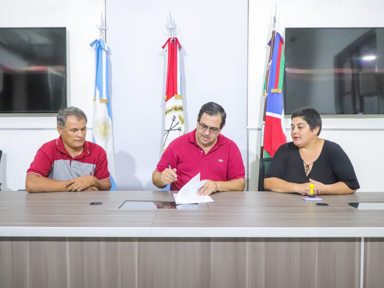Reconquista |  Firman convenio para iluminar  clubes barriales