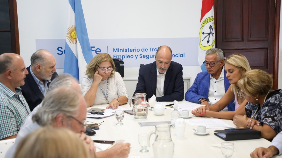 Santa Fe | Presentan una oferta salarial a profesionales de salud