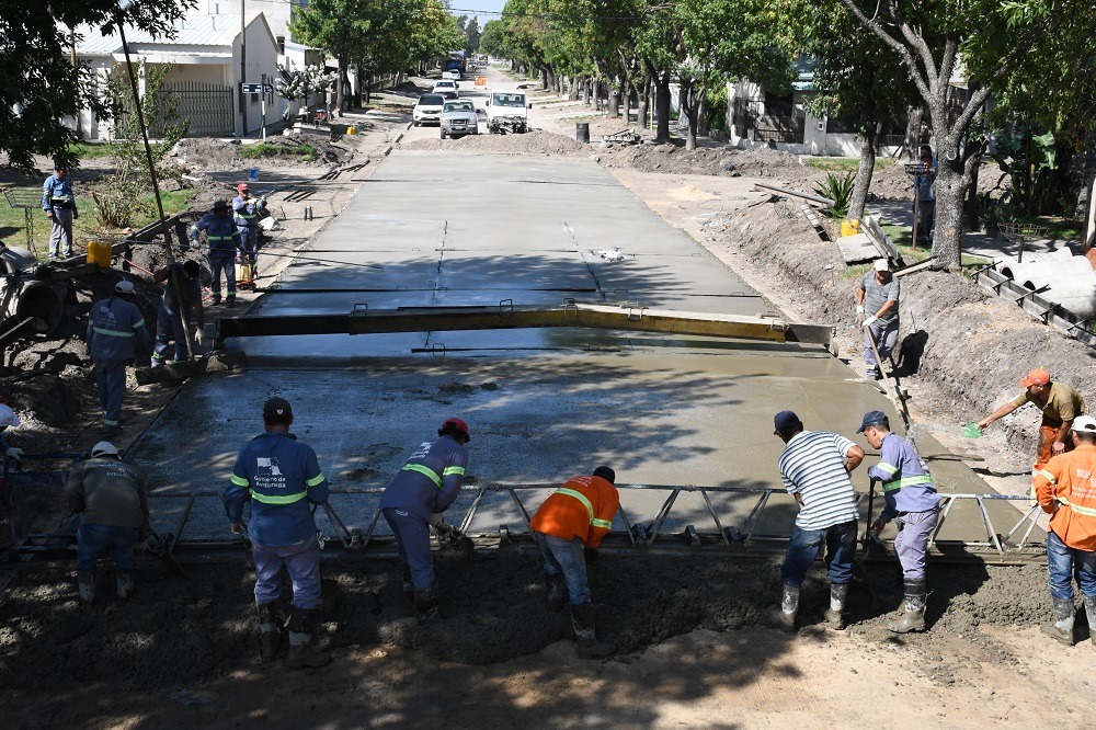 Avellaneda | Avanza el pavimento en los barrios de la ciudad