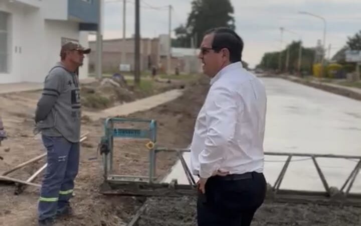 Reconquista | Avanza la pavimentación de Avenida Islas Malvinas