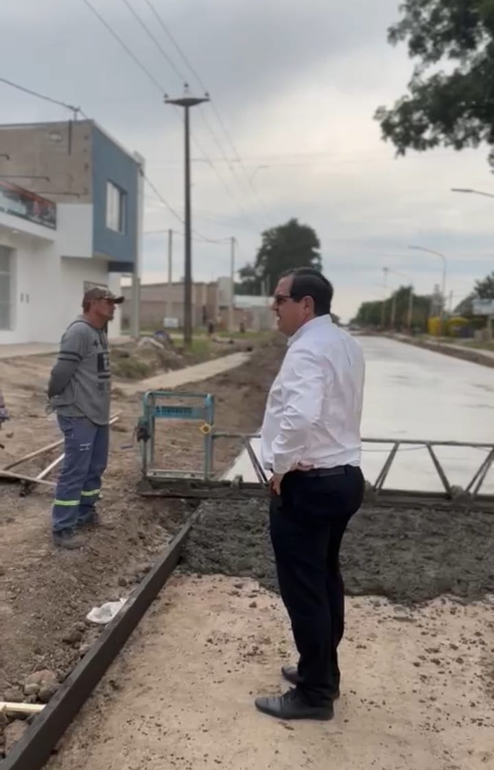 Reconquista | Avanza la pavimentación de Avenida Islas Malvinas