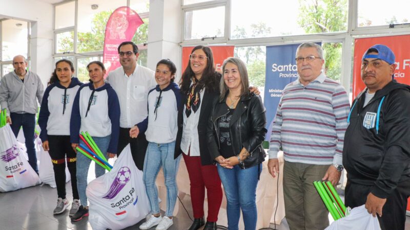 Santa Fe | Entregaron kits deportivos a clubes