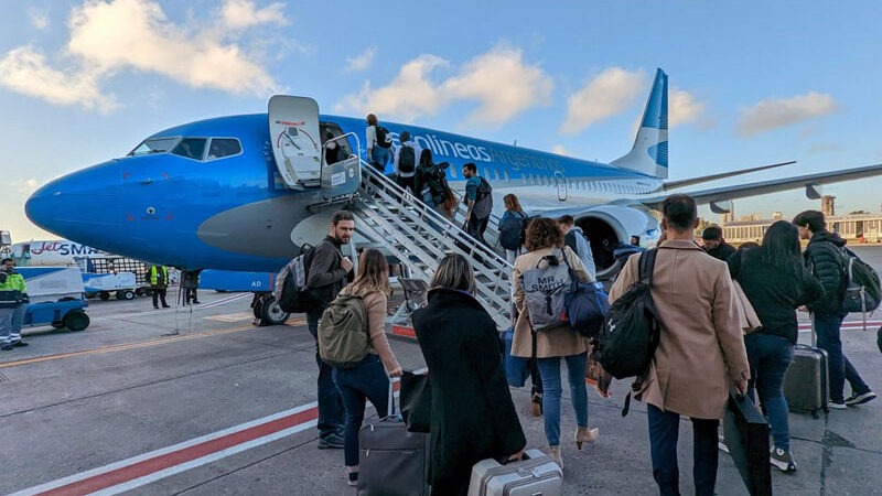 No privatizarán Aerolíneas, Correo, TV Pública ni Radio Nacional